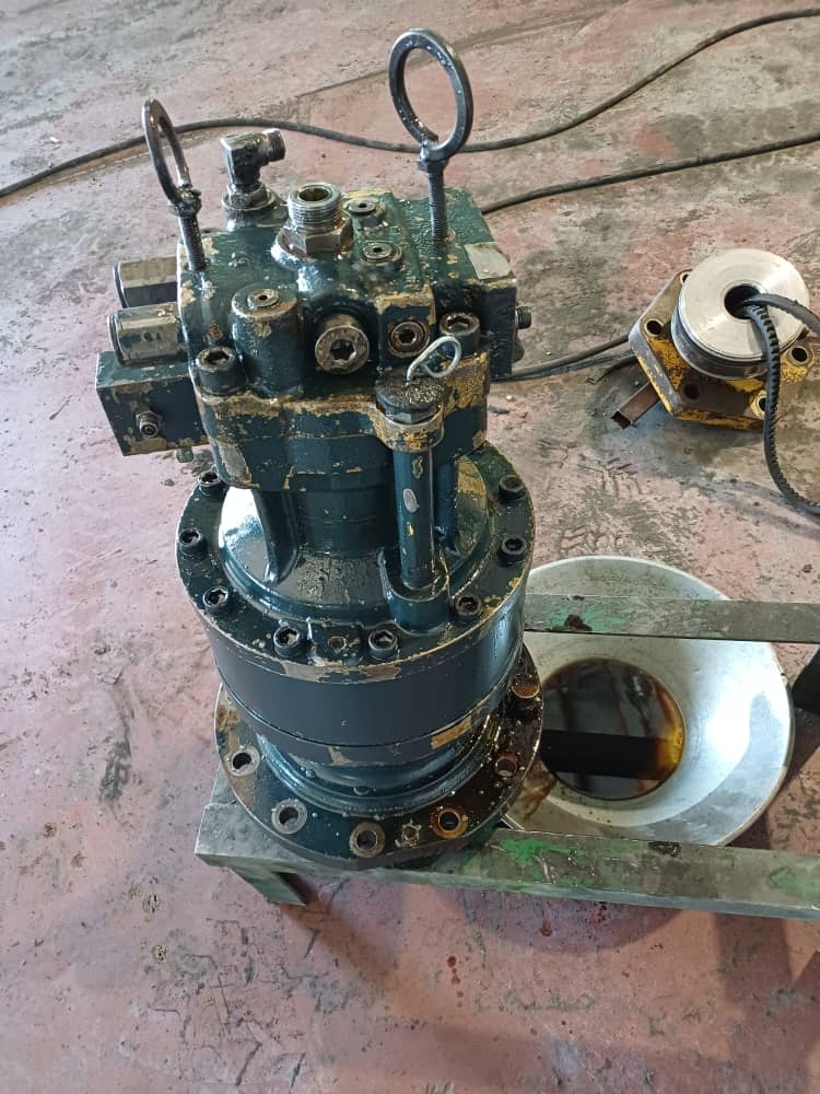 تعمیر هیدروموتور بیل مکانیکی هیوندای 520